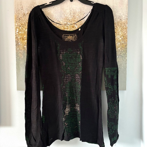 Guess Top (NWOT) - Picture 1 of 16